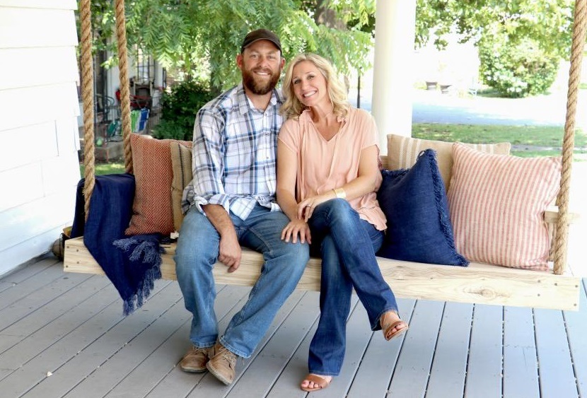 HGTV FIXER TO FABULOUS JENNY AND DAVE MARRS PORCH SWING