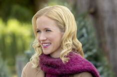 Jessy Schram in Road to Christmas