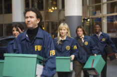 Gina Bellman, Timothy Hutton, Beth Riesgraf, Christian Kane, Aldis Hodge in Leverage - Season 1 Episode 1 - 'The Nigerian Job'