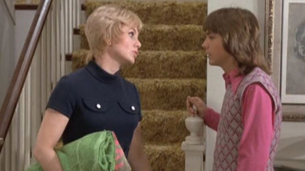 Shirley Jones and David Cassidy in The Partridge Family - Season 1 Episode 23