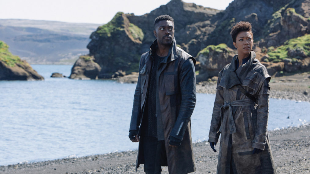 David Ajala and Sonequa Martin-Green in Star Trek Discovery - Book Burnham