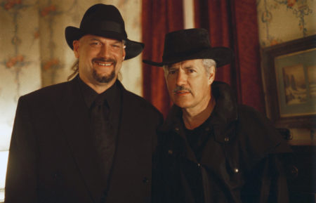 Alex Trebek and Jesse Ventura in The X-Files - 'Jose Chung's from Outer Space'