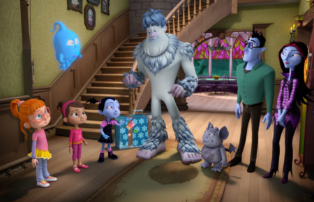 DISNEY JUNIOR VAMPIRINA SCARED SNOWMAN