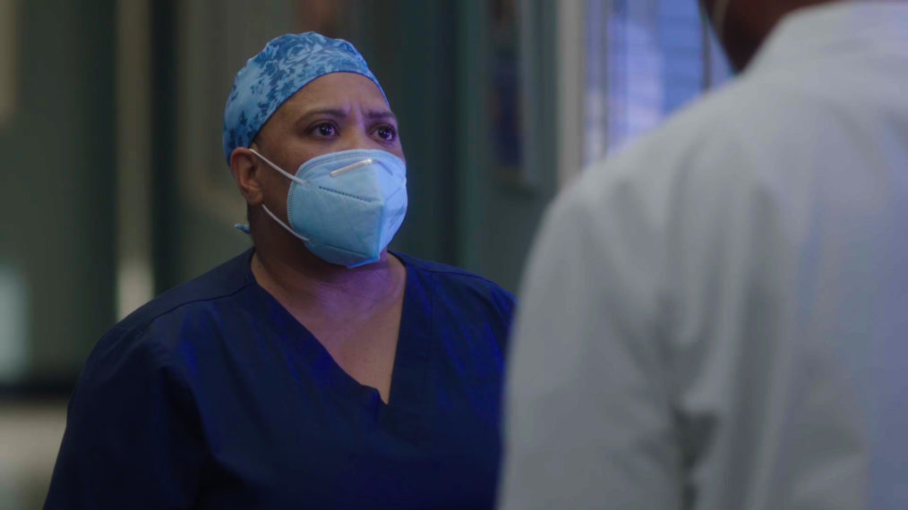 Chandra Wilson as Miranda Bailey in Grey's Anatomy / Season 17 Premiere