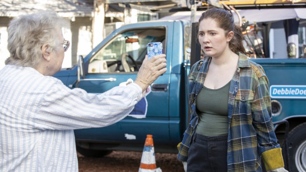 Judith Drake as Zelda and Emma Kenney as Debbie Gallagher in Shameless - Season 11