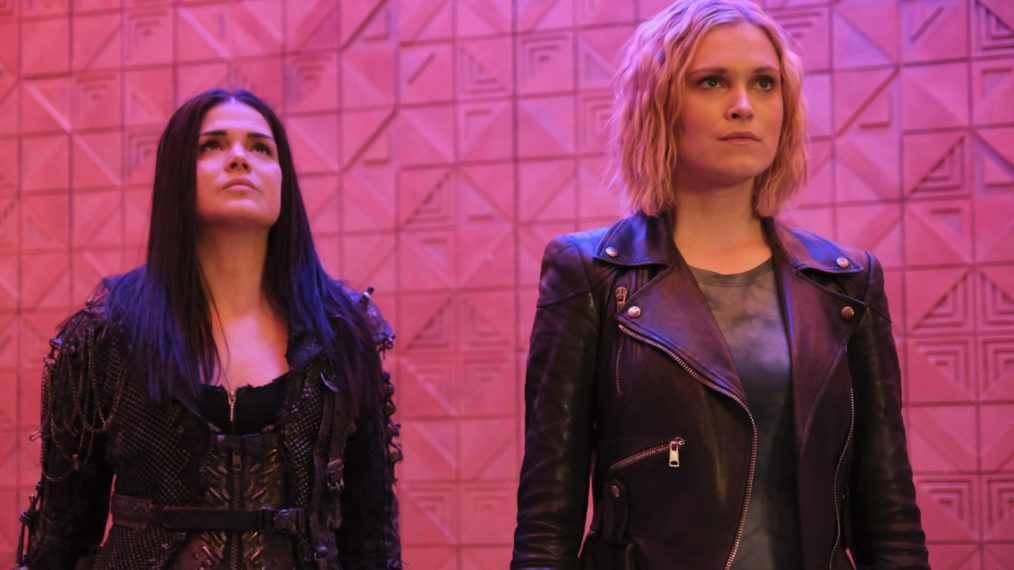 Marie Avgeropoulos as Octavia and Eliza Taylor as Clarke in The 100 series finale