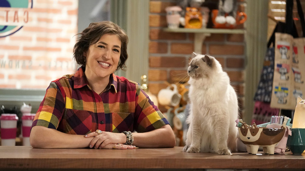 #Inside Mayim Bialik’s ‘Call Me Kat’: Breaking the Fourth Wall, Cat Continuity & More