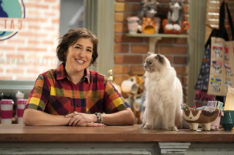 Inside Mayim Bialik's 'Call Me Kat': Breaking the Fourth Wall, Cat Continuity & More