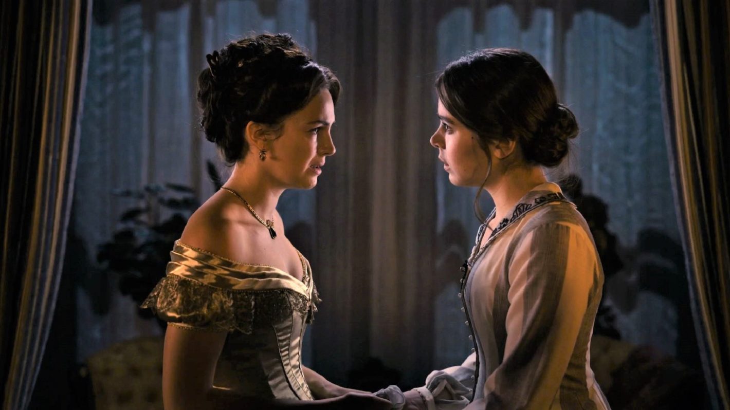 &lsquo;Dickinson&rsquo;: Emily Struggles With the Idea of Fame in Season 2 Trailer