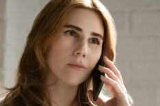 Zosia Mamet as Annie in Flight Attendant - Season 1, Episode 3