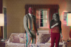 'WandaVision's Elizabeth Olsen & Paul Bettany on How Their Characters 'Complete Each Other' (VIDEO)