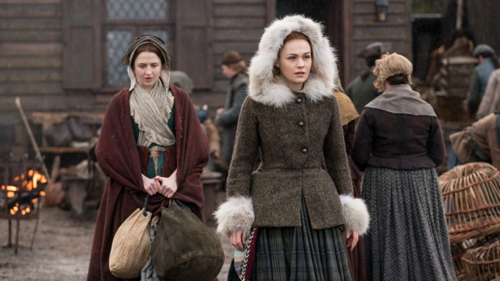 Outlander Season 4 - Caitlin O'Ryan and Sophie Skelton as Lizzy and Brianna