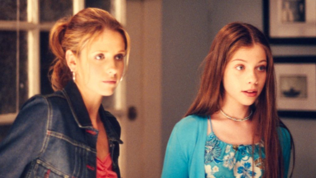 Sarah Michelle Gellar and Michelle Trachtenberg in Buffy the Vampire Slayer