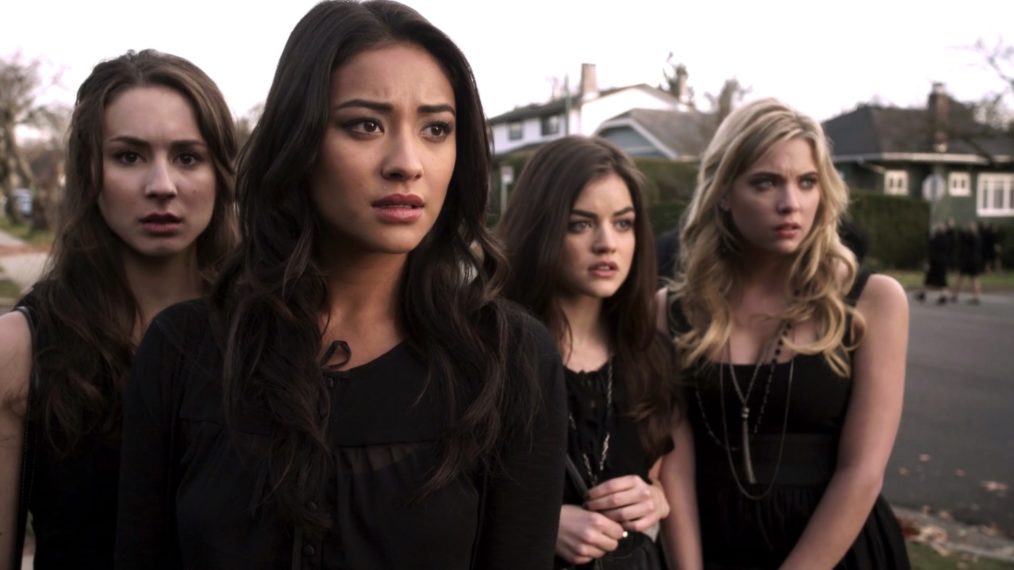 Pretty Little Liars Pilot Emily Hanna Aria Spencer