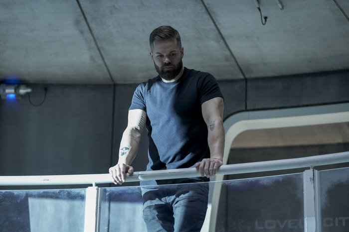 Wes Chatham as Amos Burton in The Expanse