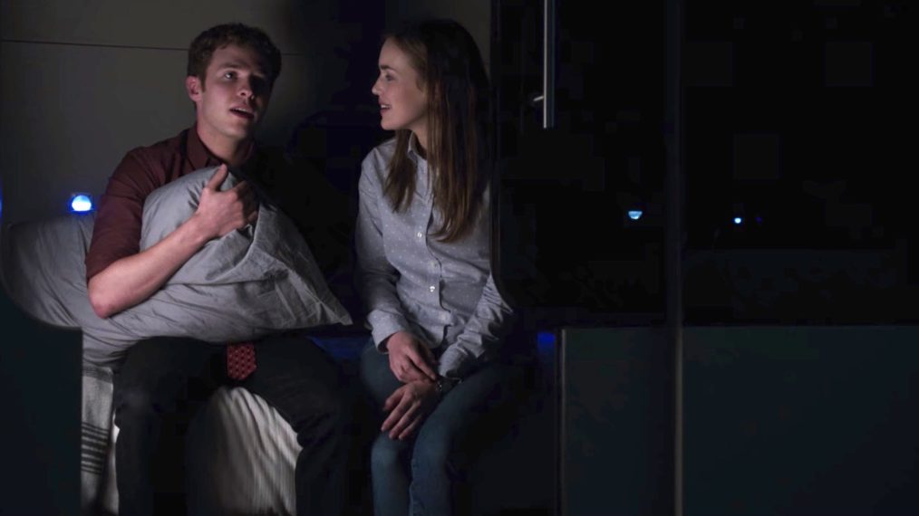 Iain De Caestecker as Leo Fitz and Elizabeth Henstridge as Jemma Simmons in Agents of Shield