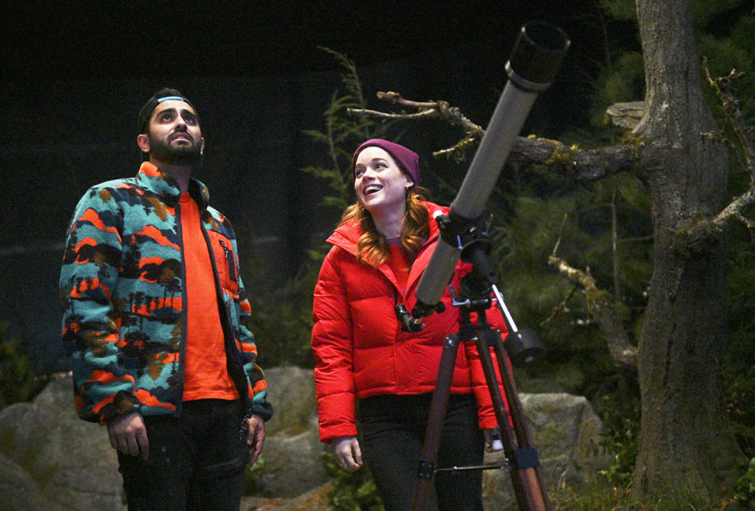 ZOEY'S EXTRAORDINARY PLAYLIST -- "Zoey’s Extraordinary Memory" Episode 207 -- Pictured:(l-r) Kapil Talwalkar as Tobin, Jane Levy as Zoey Clarke -- (Photo by: Eric Milner/NBC/Lionsgate)