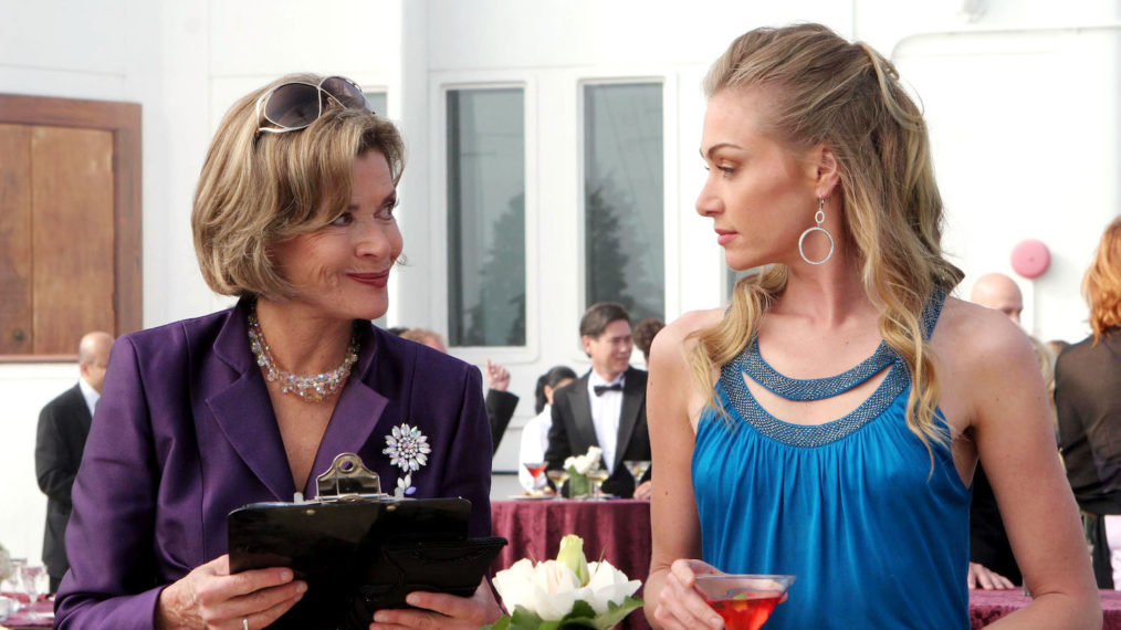 Jessica Walter and Portia de Rossi in Arrested Development - 'Exit Strategy' - Season 3, Season Finale