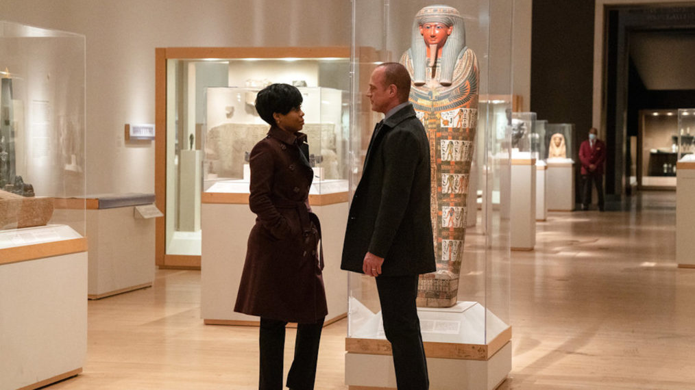 Danielle Moné Truitt as Sergeant Ayanna Bell, Christopher Meloni as Detective Elliot Stabler in the museum in front of a mummy in Law & Order: SVU Organized Crime Crossover