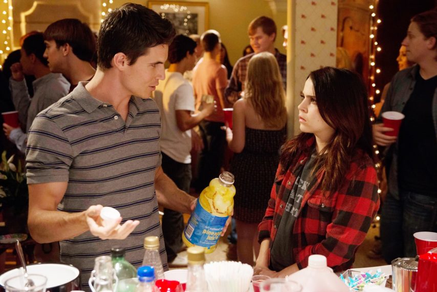 the duff robbie amell mae whitman 