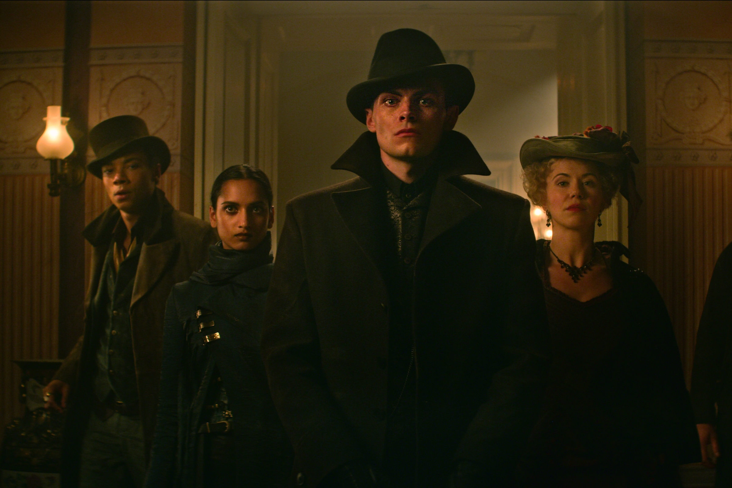 Freddy Carter on How 'Shadow and Bone' Author Leigh Bardugo Helped Him Play Kaz