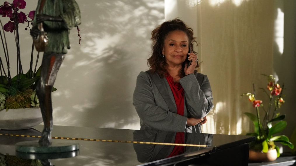 Debbie Allen as Catherine in Grey's Anatomy - Season 17, Episode 14