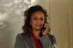 Debbie Allen as Catherine in Grey's Anatomy - Season 17, Episode 14