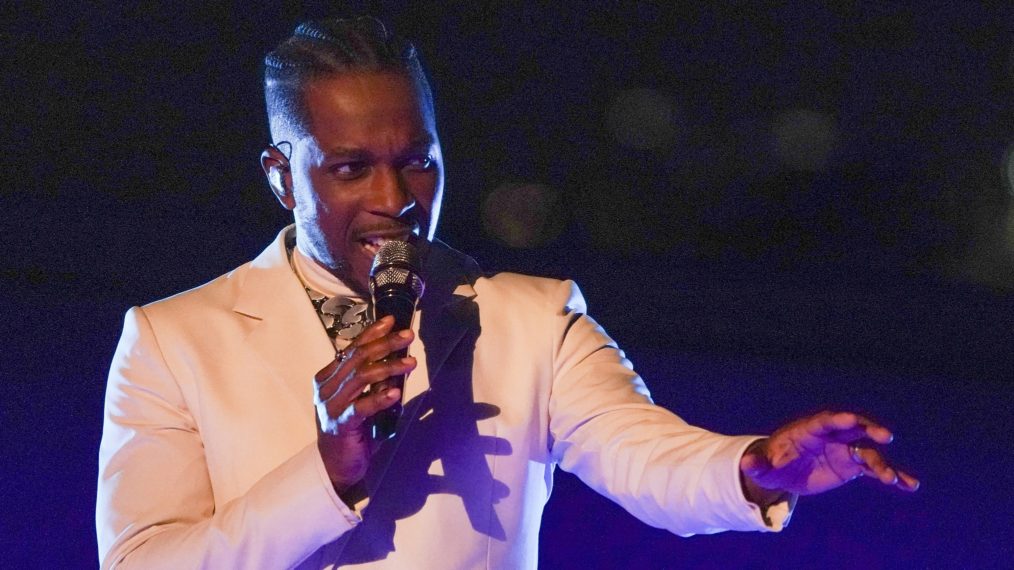 Leslie Odom Jr performs at the 2021 Oscars