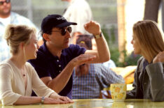 Renee Zellweger, director Peter Kosminsky, and Michelle Pfeiffer during the filming of White Oleander