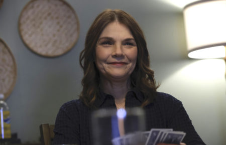 Kathryn Erbe as Lois play cards - The Blacklist - Season 8 Episode 13