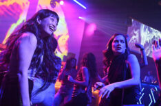 Alice Lee and Jane Levy dancing in Zoey's Extraordinary Playlist - Season 2