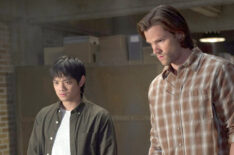 Osric Chau, Jared Padalecki in Supernatural - 'Heaven Can't Wait' - Season 9