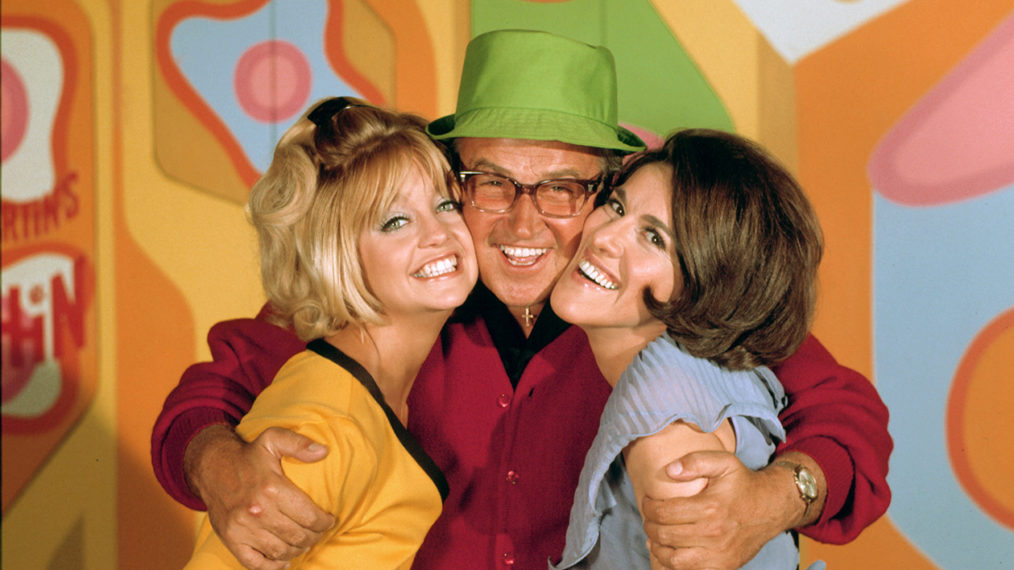 Goldie Hawn, Paul W. Keyes, Ruth Buzzi in Rowan And Martin's Laugh-In