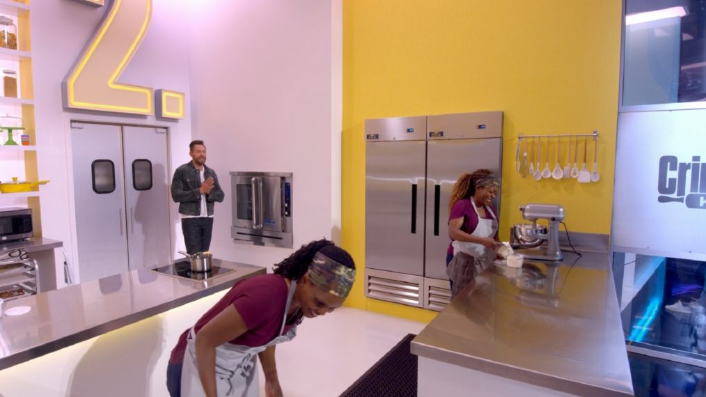 Crime Scene Kitchen Season 1 Episode 1 Joel McHale Amanda Erinn