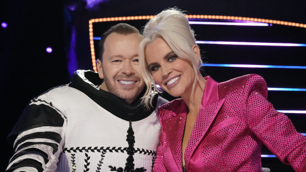 Donnie Wahlberg and Jenny McCarthy in The Masked Singer - Season 5 Cluedle Doo