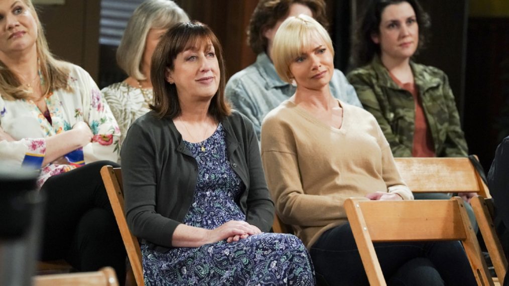 Mom - Season 8 - Beth Hall and Jaime Pressly