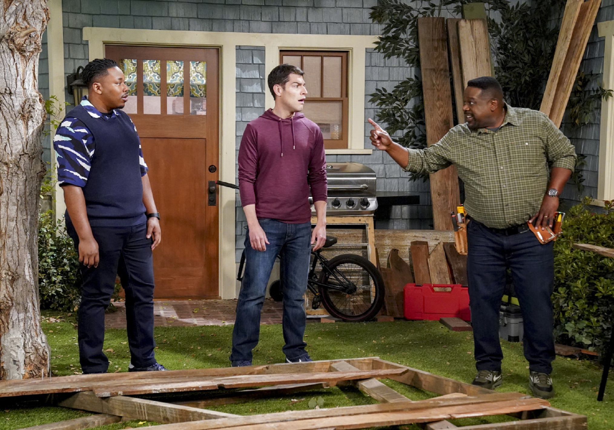 'The Neighborhood' Finale Max Greenfield Teases a Season 3Ending Twist