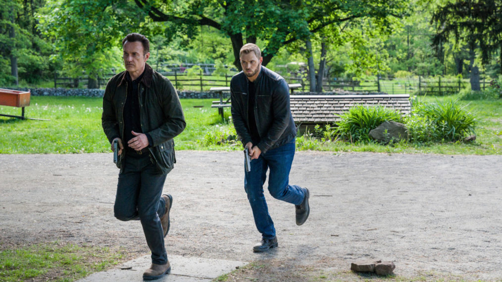 Julian McMahon as Supervisory Special Agent Jess LaCroix and Kellan Lutz as Special Agent Kenny Crosby in the FBI Most Wanted Season 2 Finale