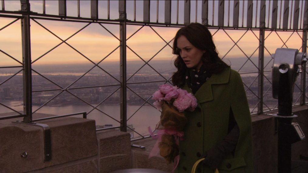 Leighton Meester on the Empire State Building in Gossip Girl - Season 3, Episode 22