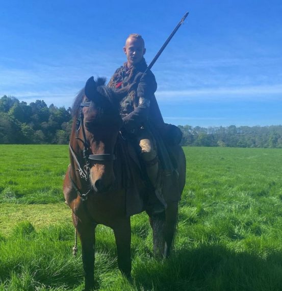 �Outlander� See the Stars Behind the Scenes on Season 6