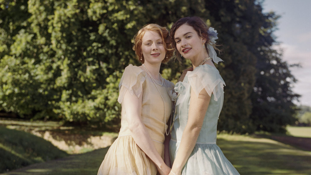 The Pursuit of Love Linda Fanny - Emily Beecham and Lily James