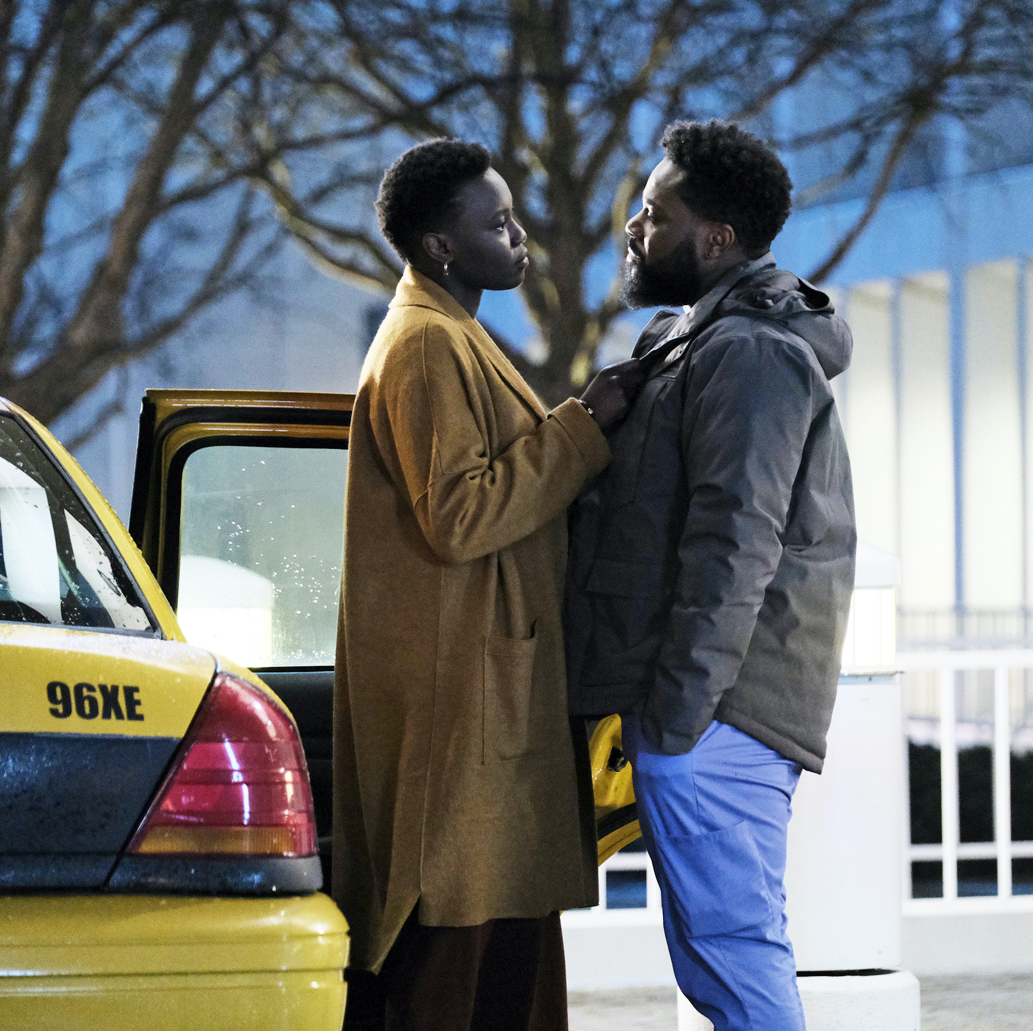 Shaunette Renee Wilson as Mina and Malcolm-Jamal Warner as AJ in The Resident