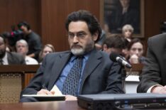 THE STAIRCASE, from left: Michael Stuhlbarg as David Rudolf, Colin Firth as Michael Peterson, 'Common Sense', (Season 1, ep. 104, aired May 12, 2022). photo: ©HBO Max / courtesy Everett Collection