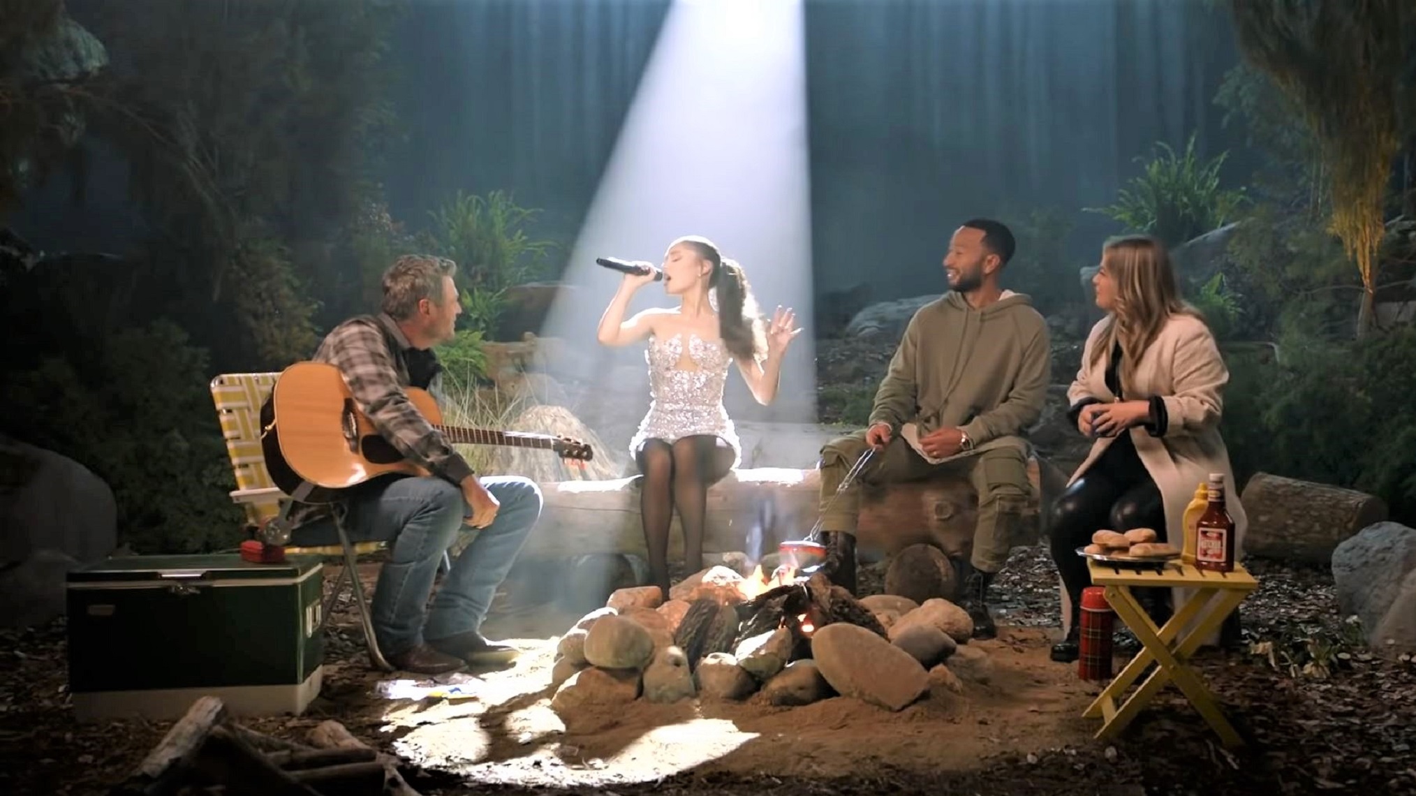 Ariana Grande Sings With 'The Voice' Coaches in Season 21 Teaser (VIDEO)