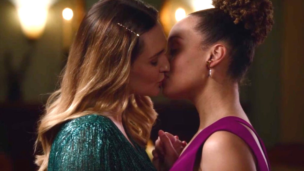 Kat Barrell and Kyana Teresa kissing in Good Witch