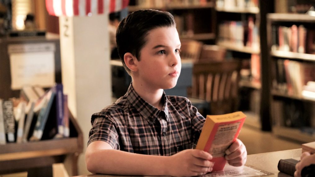 Iain Armitage holding a paperback in Young Sheldon