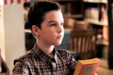 Iain Armitage holding a paperback in Young Sheldon