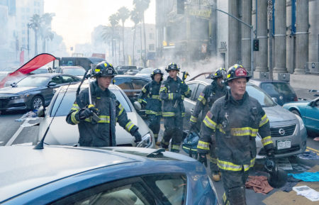 Oliver Stark, Kenneth Choi, Ryan guzman, Aisha Hinds, Peter Krause in 9-1-1