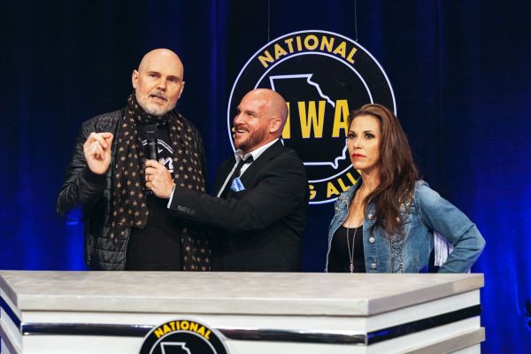 Mickie James and Billy Corgan