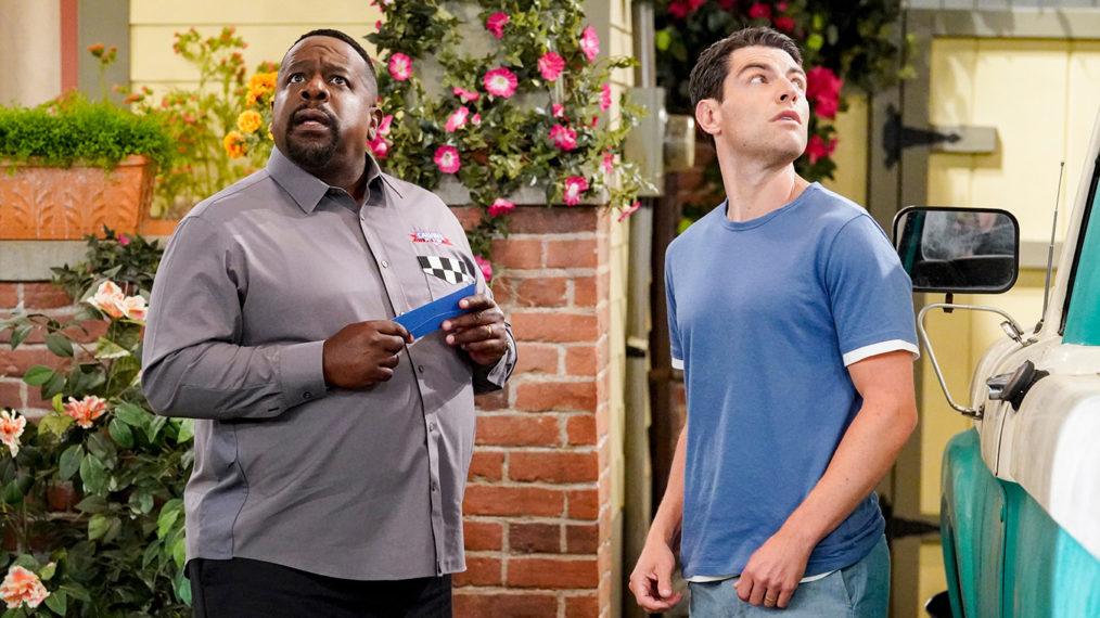 The Neighborhood Cedric the Entertainer and Max Greenfield